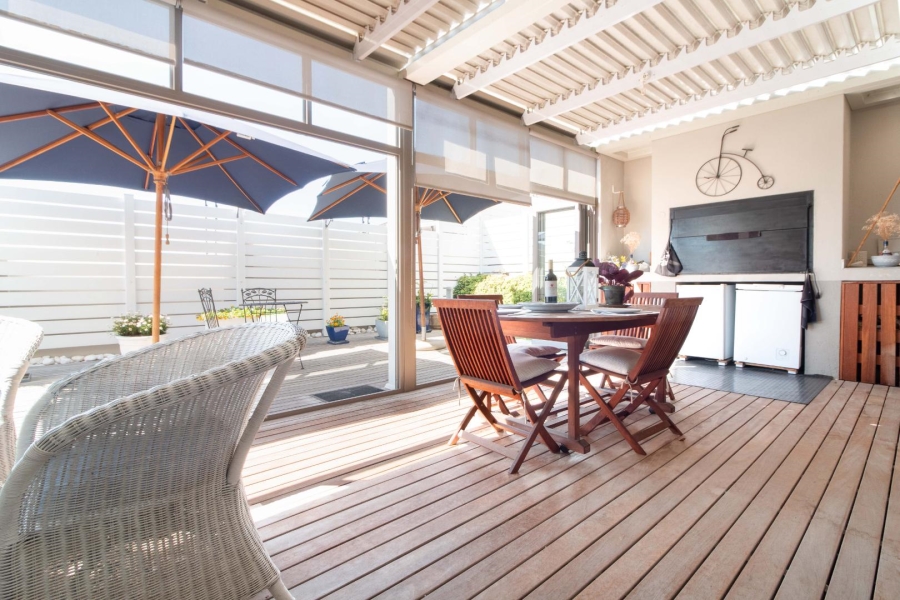 2 Bedroom Property for Sale in Plattekloof Western Cape